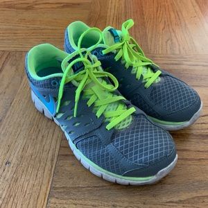 Nike gray green women’s flex 2013 run sneakers